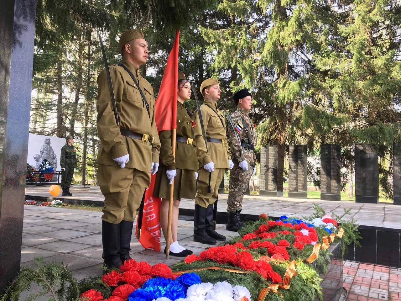 Митинг в честь 80-летия Победы: сохранение памяти и гордость за предков.